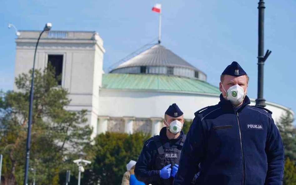 Specustawa: PiS wycofał się z wprowadzenia aresztu domowego