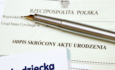 Fikcyjny ojciec w akcie urodzenia. RPO: czasy się zmieniły, poprawmy przepisy