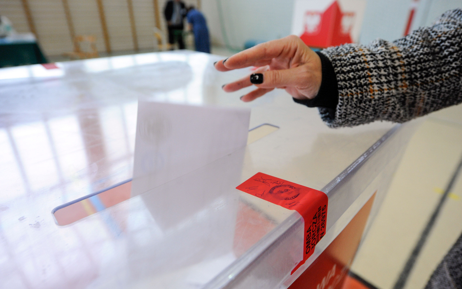Mazowsze i Warszawa z najlepszą frekwencją na godzinę 17 - podała PKW