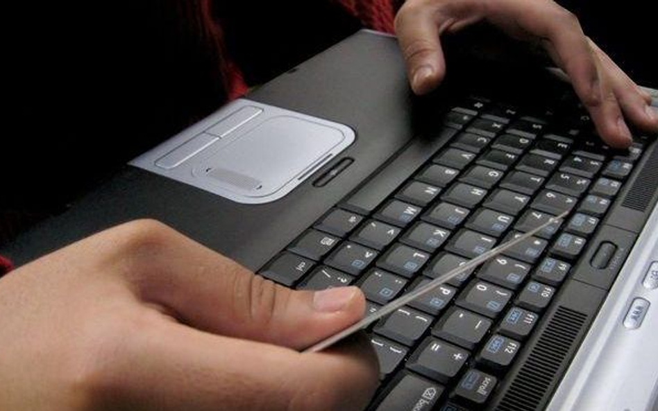 Dera: gotowy projekt dotyczący pomyłek z numerami kont bankowych