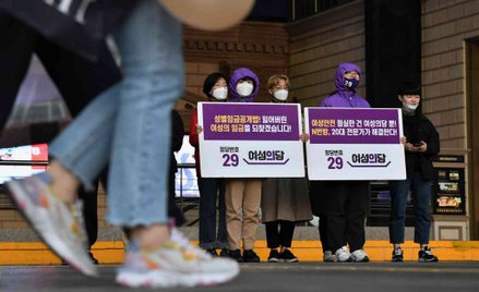 W Korei Południowej rozpoczęły się wybory. Głosują m.in. zakażeni