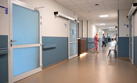Siedmiu lekarzy-milionerów. Szpital, w którym pracują, tonie w długach
