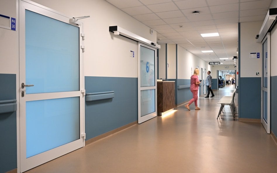 Siedmiu lekarzy-milionerów. Szpital, w którym pracują, tonie w długach