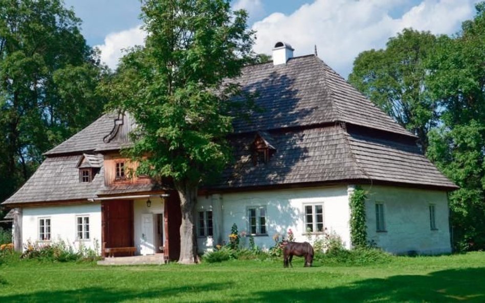 W dworze Tetmajerów w Łopusznej mieści się dziś Muzeum Kultury Szlacheckiej.