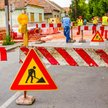 Czy firma budująca drogę odpowiada za szkodę powstałą w wyniku pozostawienia na jezdni elementu znak