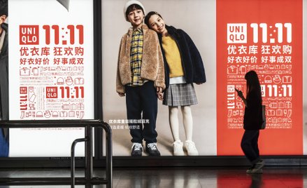 Reklama Uniqlo w metrze w Szanghaju
