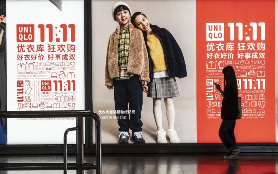 Reklama Uniqlo w metrze w Szanghaju