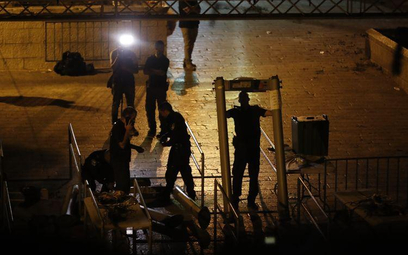 Izraelskie służby rozpoczęły już demontaż bramek bezpieczeństwa