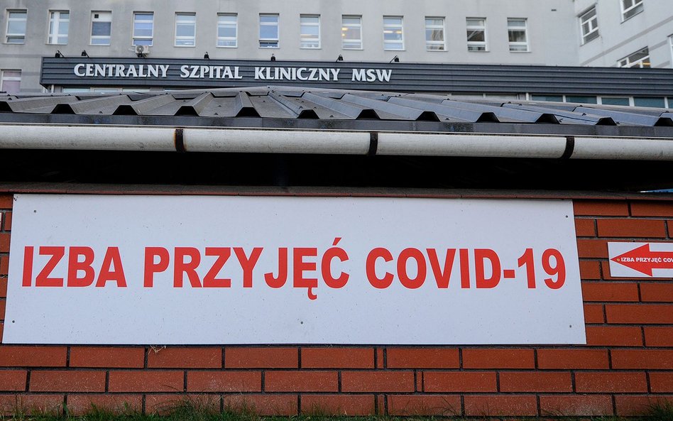 Koronawirus w Polsce. Niemal co trzecie łóżko "covidowe" jest wolne