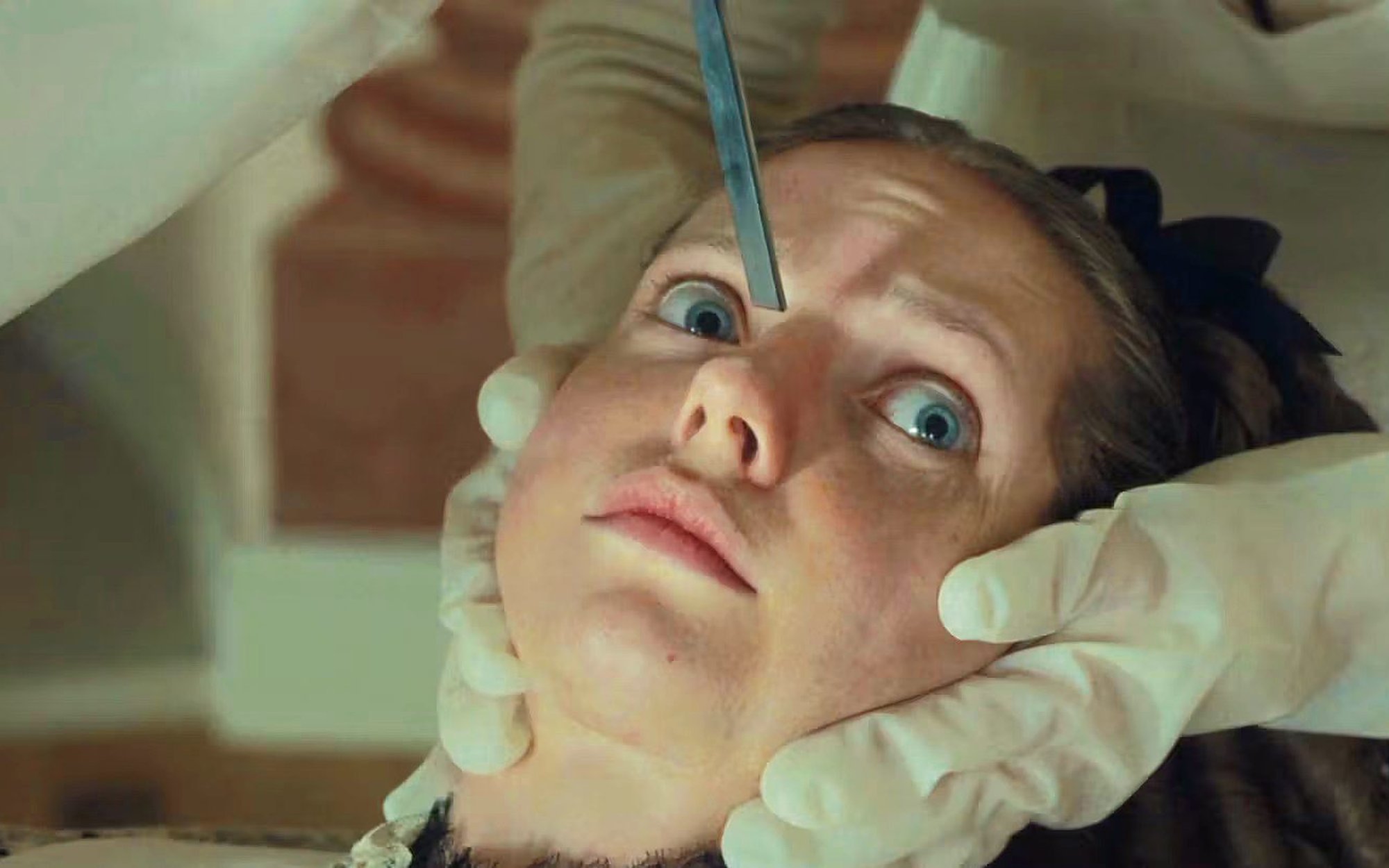 „Brzydka siostra”: Uroda wykuta młotkiem