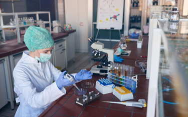 Projekt ustawy o medycynie laboratoryjnej: uwolnienie zawodu diagnosty, rejestr laboratoriów