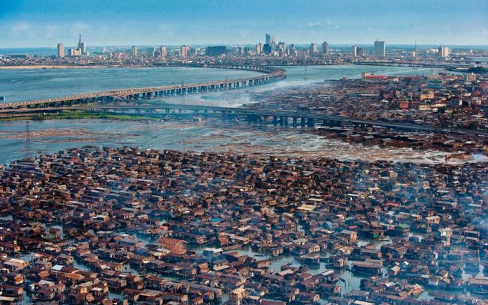 W drodze z lotniska do centrum Lagos trzeba przejechać przez Third Mainland Bridge, bardzo długi mos