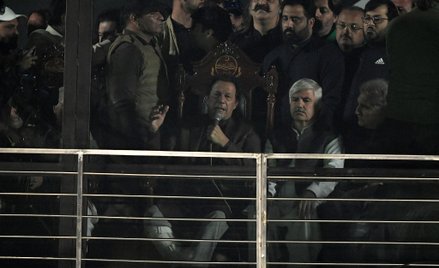 Były premier Pakistanu Imran Khan odwołuje marsz protestacyjny na stolicę