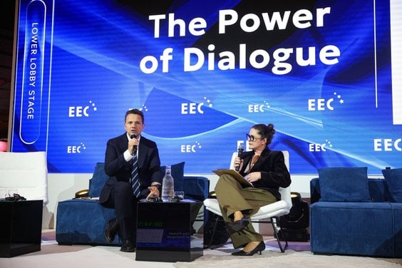 Prezydent Warszawy Rafał Trzaskowski i zastępczyni redaktora naczelnego „Rzeczpospolitej” Ewa Szadko