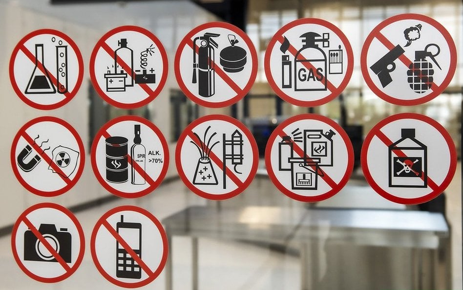 Służby apelują do pasażerów o zdroworozsądkowe zachowanie na lotniskach
