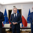 Przewodniczący PO Donald Tusk (w środku), prezes PSL Władysław Kosiniak-Kamysz (z lewej) i współprze