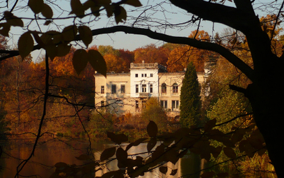 ezydencję w Łagiewnikach wybudowano w 1898 roku w stylu neoromantycznym dla barona Ludwika Heinzla i