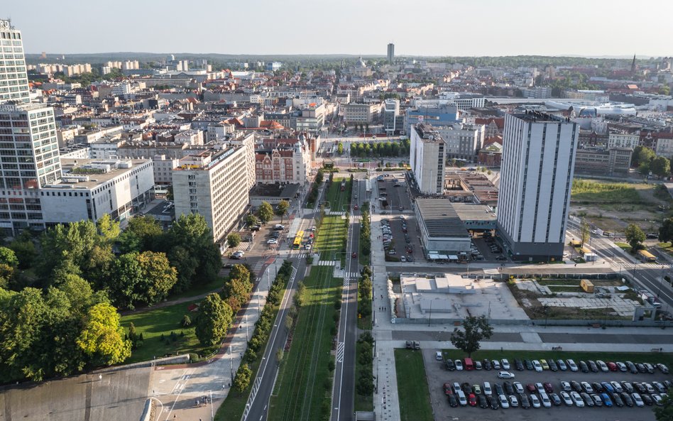 Pojazdy nie należące do mieszkańców Katowic, a zatrzymujące się w obecnej strefie płatnego postoju, 