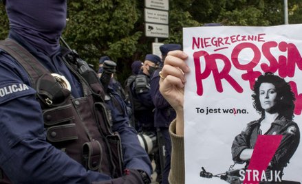 Protesty nielegalne, policja bezradna