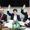 Przewodnicząca komisji Anna Milczanowska (C) podczas posiedzenia sejmowej Komisji Nadzwyczajnej do s