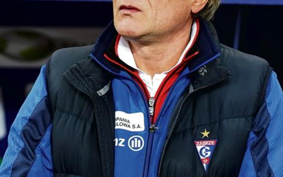 Adam Nawałka ma 56 lat, w reprezentacji Polski zagrał 34 razy, zdobył jedną bramkę.