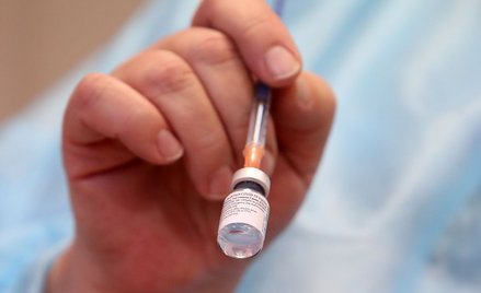 Pfizer poinformował, że dwie dawki szczepionki nie zadziałały odpowiednio u dzieci w wieku 2-5 lat. 