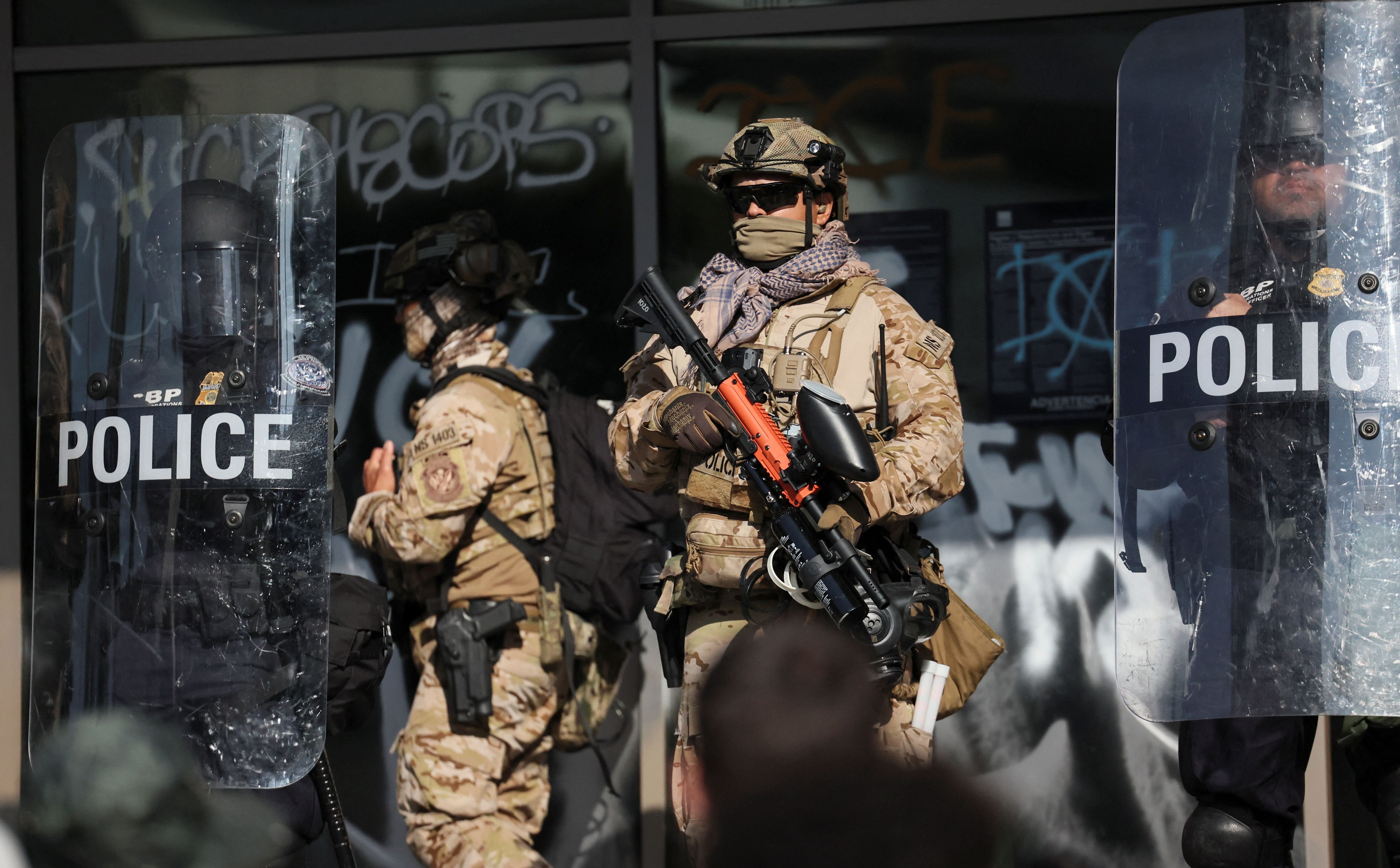 Godzina policyjna w Los Angeles. Gubernator Kalifornii wzywa do przeciwstawienia się Donaldowi Trumpowi