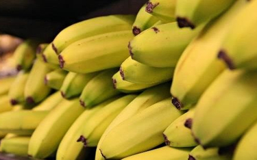 W bananach z Biedronki i Lidla znaleziono wykałaczki