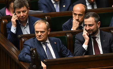 Nowy sondaż partyjny. KO i PiS poprawiają wyniki. Duży spadek Trzeciej Drogi i Lewicy