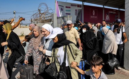 Przejście graniczne w Rafah. Wielu posiadaczy zagranicznych paszportów uwięzionych w Strefie Gazy za