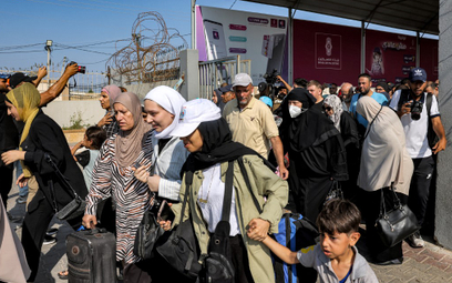 Przejście graniczne w Rafah. Wielu posiadaczy zagranicznych paszportów uwięzionych w Strefie Gazy za