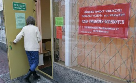 Co z becikowym, gdy ojciec za granicą