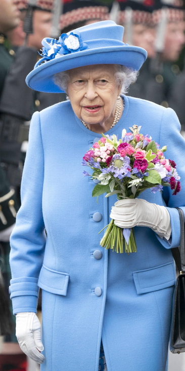 Najdłużej panującą brytyjską monarchinię zaprezentowano w stroju, w którym zwykle nie była widywana 