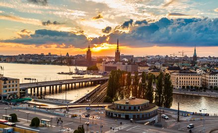 Widok o zachodzie słońca na Gamla Stan (Stare Miasto) – zabytkową dzielnicę Sztokholmu