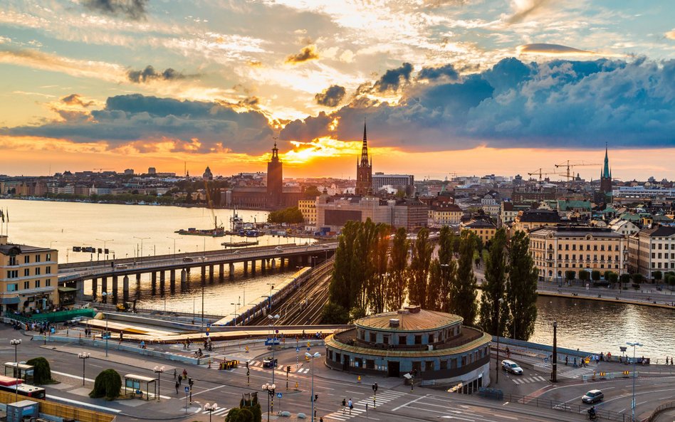 Widok o zachodzie słońca na Gamla Stan (Stare Miasto) – zabytkową dzielnicę Sztokholmu