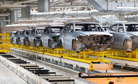Jaguar Land Rover planuje zwolnić około 4 tys. pracowników i ograniczyć koszty działalności o 1,7 ml