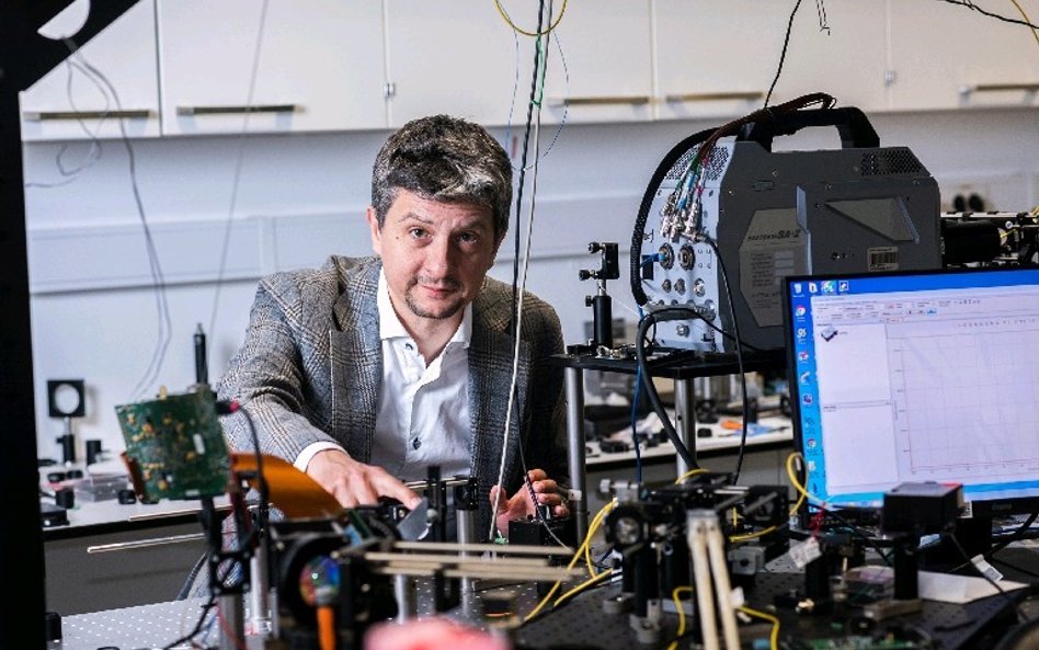 Prof. Maciej Wojtkowski
z Instytutu Chemii Fizycznej PAN opracował prototypy szybkich tomografów opt