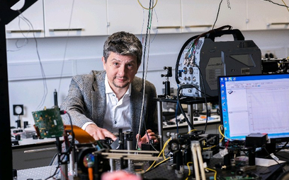 Prof. Maciej Wojtkowski
z Instytutu Chemii Fizycznej PAN opracował prototypy szybkich tomografów opt