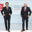 Prezes Orlenu Ireneusz Fąfara (z prawej) oraz minister aktywów państwowych Wojciech Balczun (z lewej