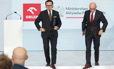 Prezes Orlenu Ireneusz Fąfara (z prawej) oraz minister aktywów państwowych Wojciech Balczun (z lewej