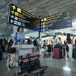 Pasażerowie w odpraw na międzynarodowym lotnisku Soekarno-Hatta w Tangerangu