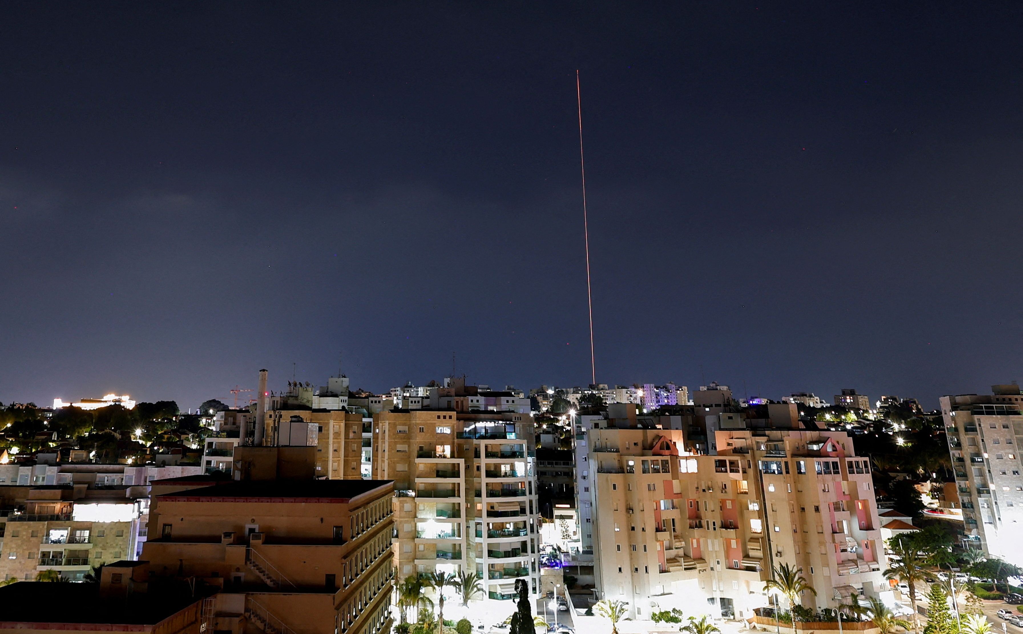 Izraelska marynarka wojenna ostrzelała port w Jemenie. Tel Awiw grozi Hutim blokadą
