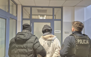 61-latek przyznał się do wszystkich zarzucanych mu czynów. Obecnie sprawę nadzoruje Prokuratura Rejo