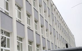 Elewacja szkoły przy Włościańskiej po przeprowadzonym remoncie