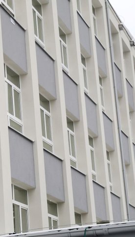 Elewacja szkoły przy Włościańskiej po przeprowadzonym remoncie