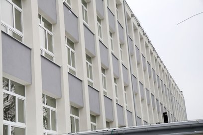 Elewacja szkoły przy Włościańskiej po przeprowadzonym remoncie