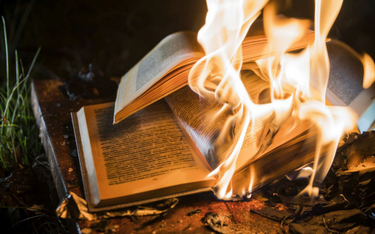 Chiny: Biblioteka pali książki niezgodne z linią partii