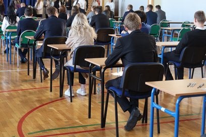 Najlepsze i najgorsze wyniki matur 2025. Jak wypadły warszawskie licea?