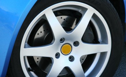 Letnie opony kup w lutym, odliczysz cały podatek