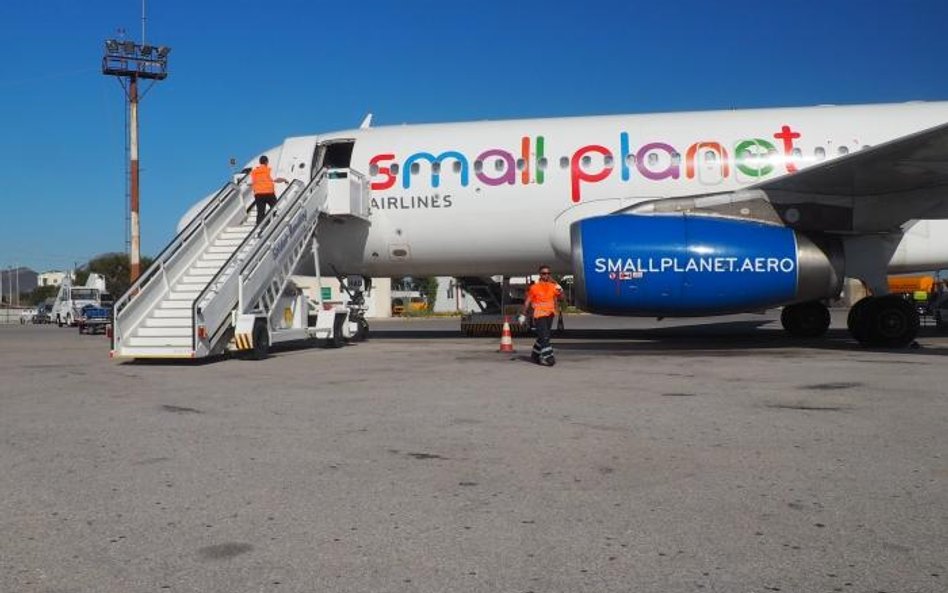 Pierwsza ofiara Ryanair Sun. Small Planet ostro tnie koszty